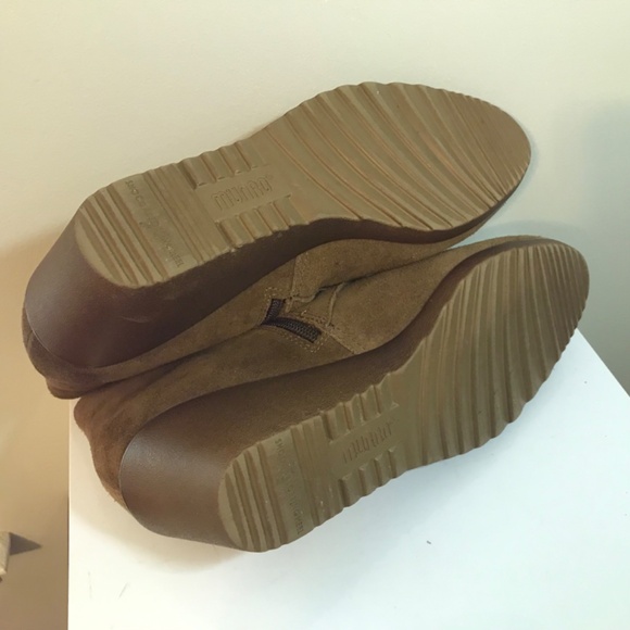 Munro ‘Drew’ water resistant  suede wedge booties - Picture 8 of 16